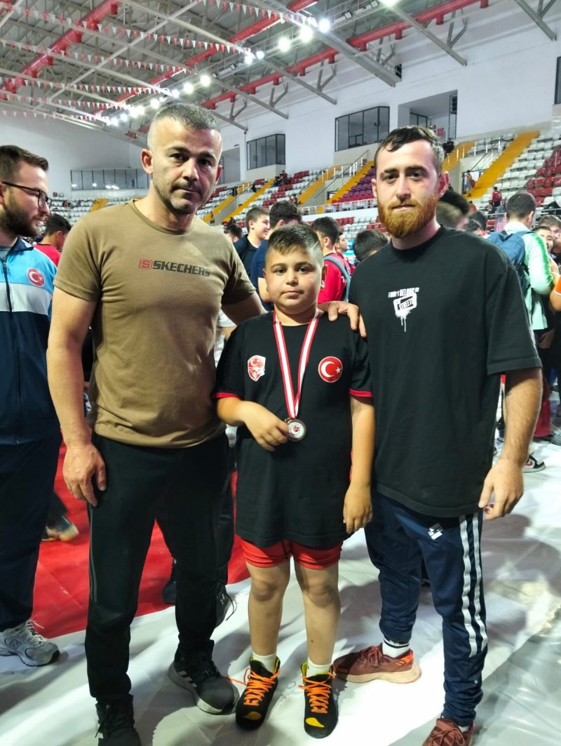 Sapanca Belediyesi Güreş Takımı Şampiyonluğa Doymuyor