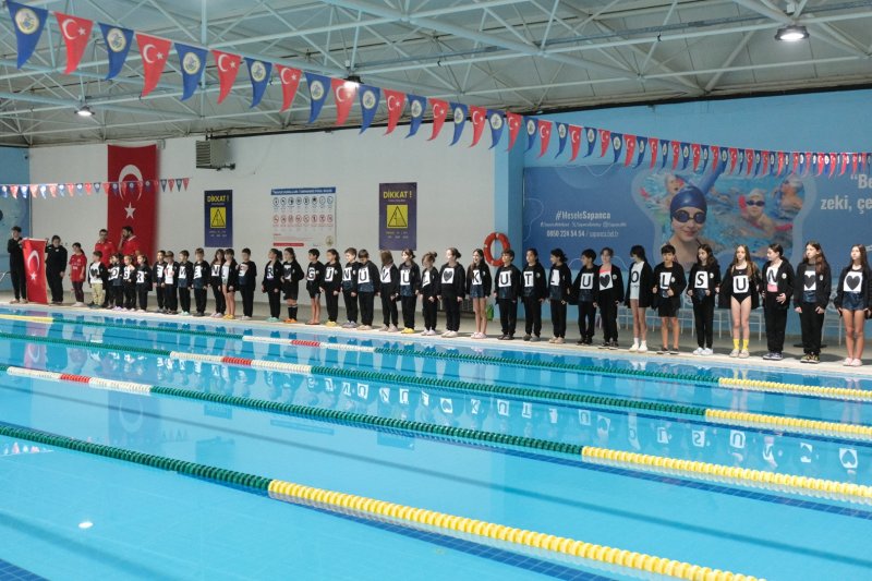 Sapanca’da Çocuklar Öğretmenler İçin Kulaç Açtılar